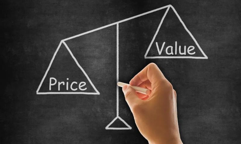 When to invest in growth stocks vs value stocks